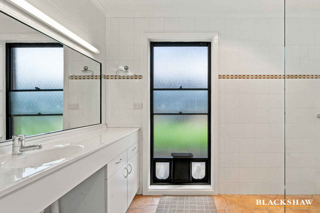 15 Fossey Street Holder