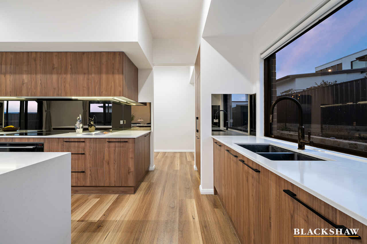 3 Lois Simpson Crescent Whitlam