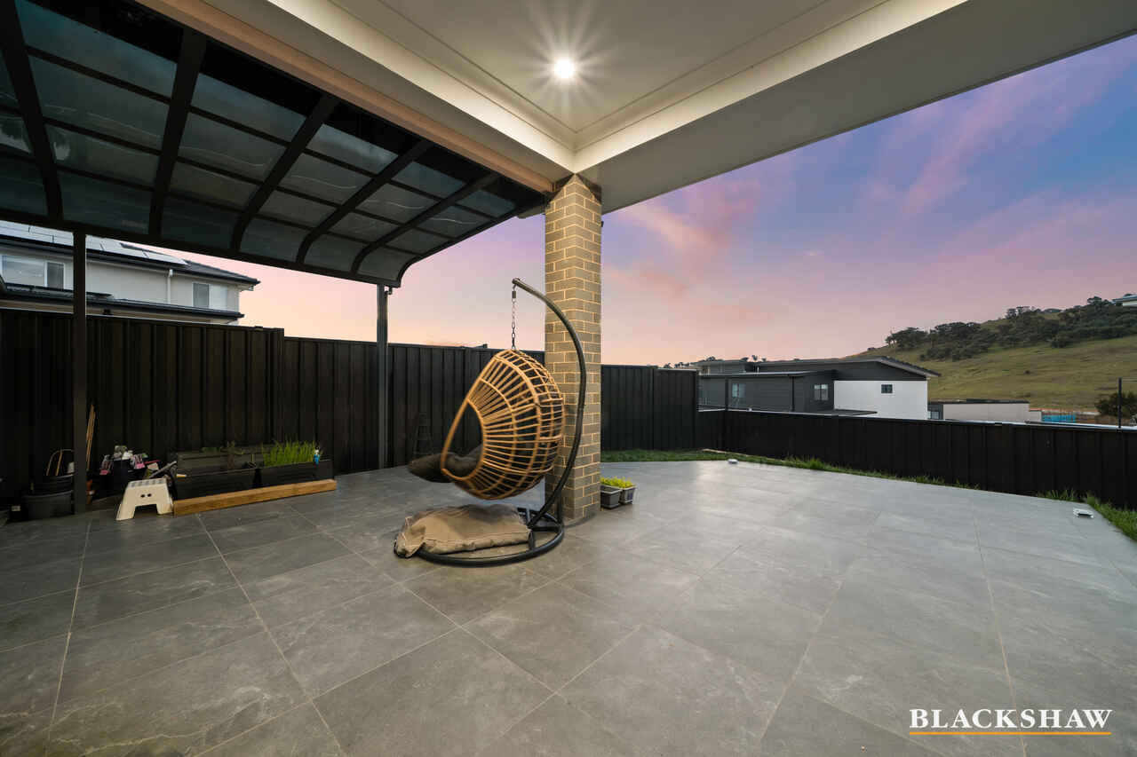 3 Lois Simpson Crescent Whitlam