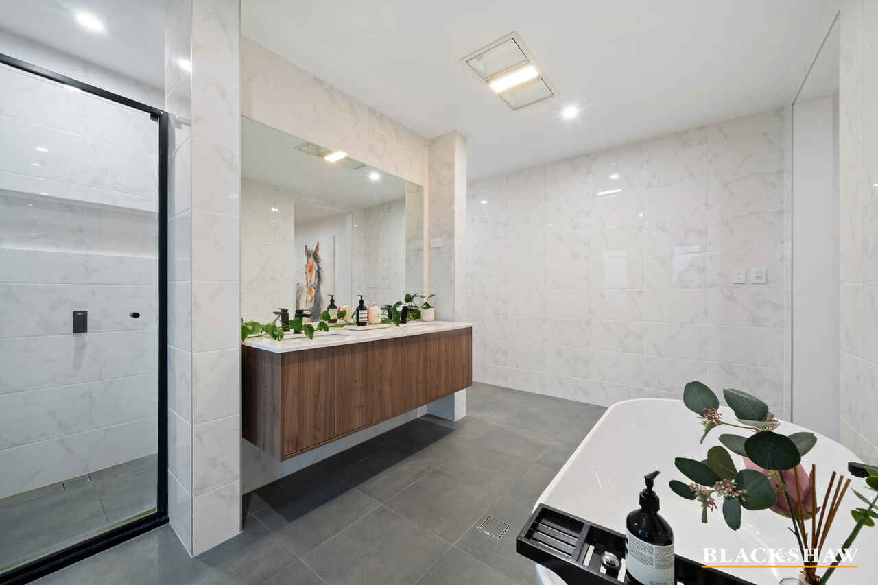 3 Lois Simpson Crescent Whitlam