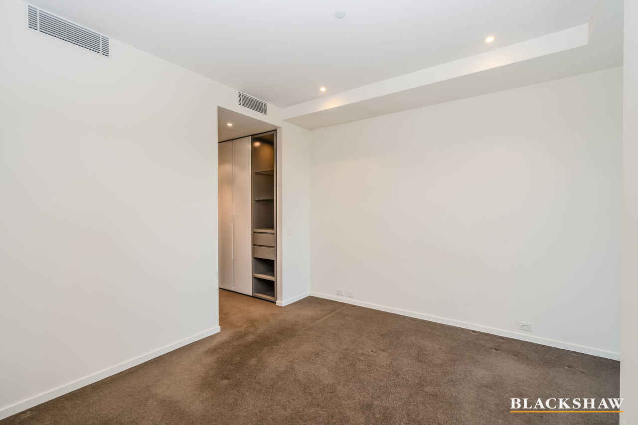 1001/19 Marcus Clarke Street City