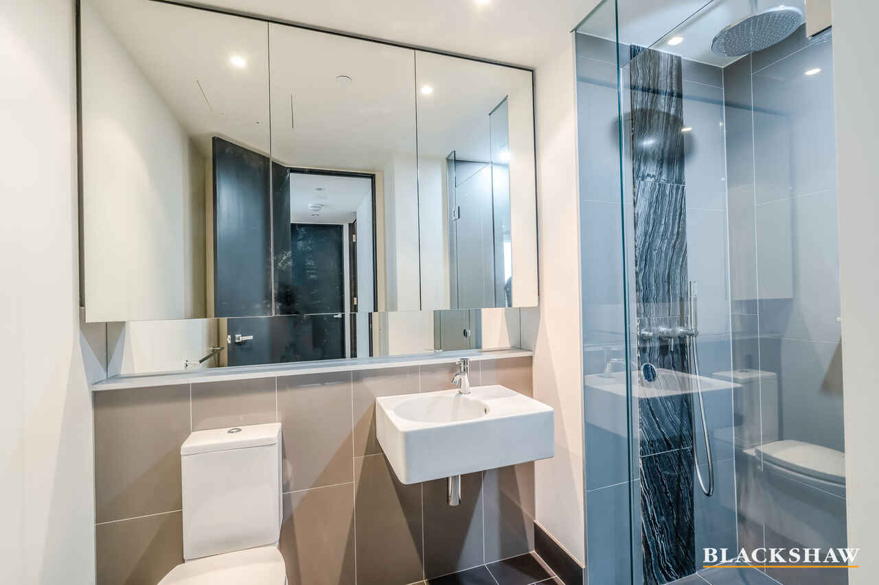 1001/19 Marcus Clarke Street City