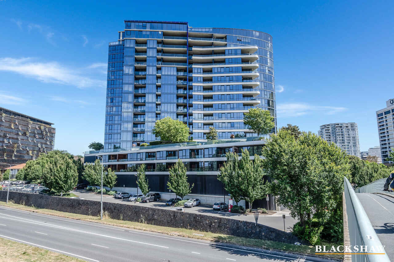 1001/19 Marcus Clarke Street City
