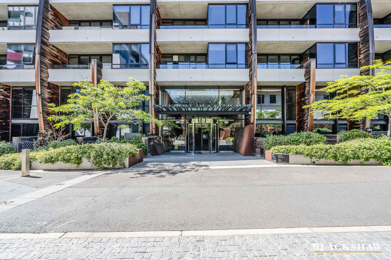 1001/19 Marcus Clarke Street City