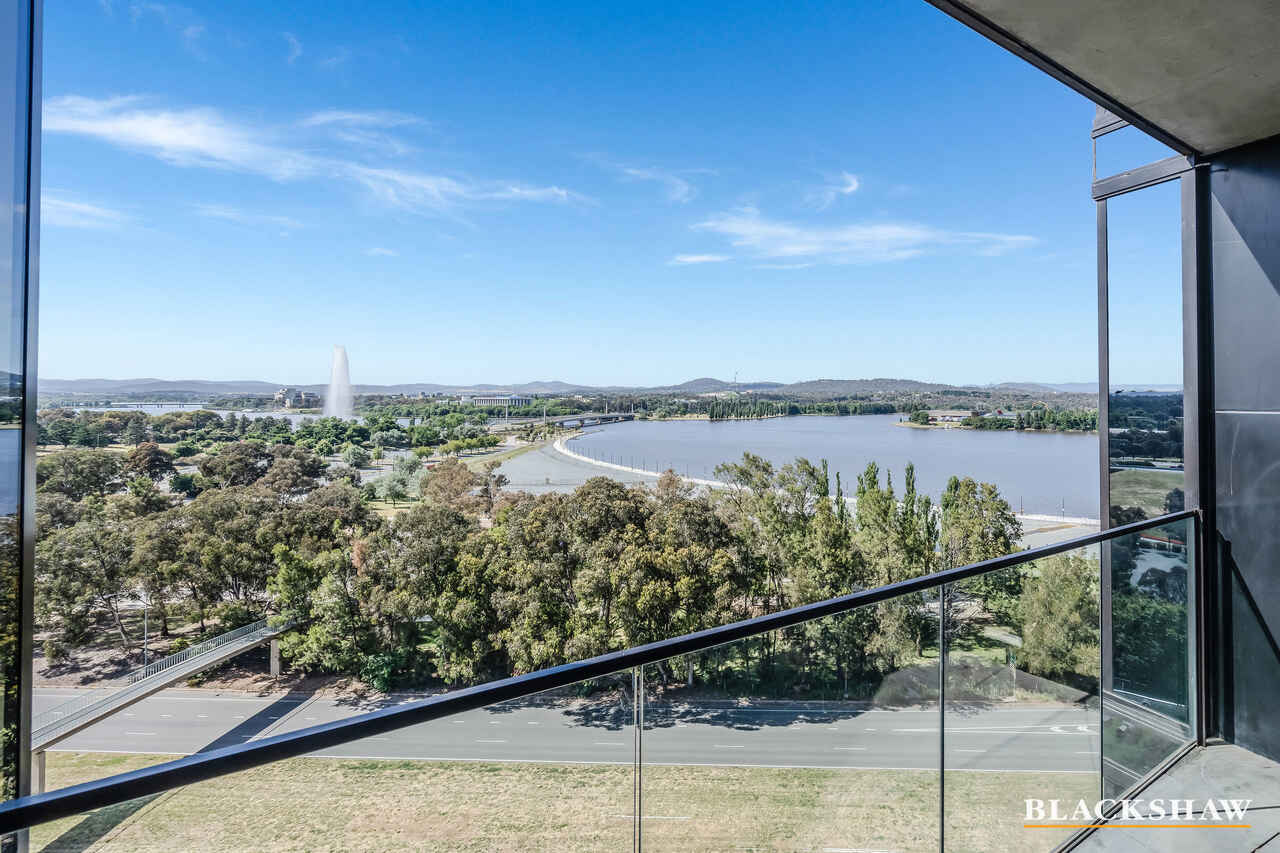 1001/19 Marcus Clarke Street City