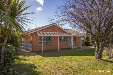 3 Fairweather Circuit Lyneham