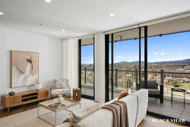 196/1 Mouat Street Lyneham