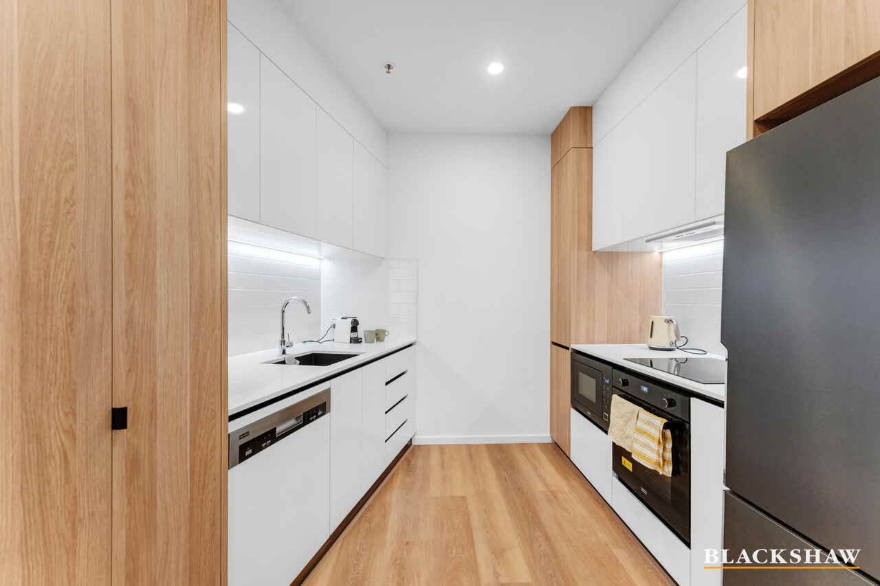 212/21 Captain Cook Crescent Griffith