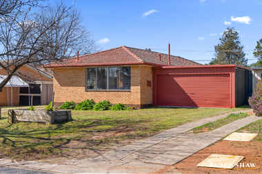 7 Lindrum Crescent Holt