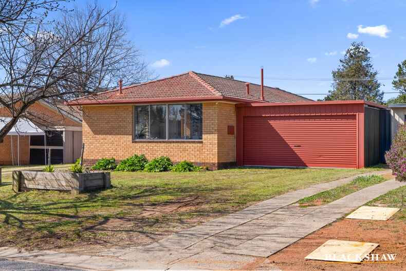7 Lindrum Crescent Holt 7 Lindrum Crescent Holt