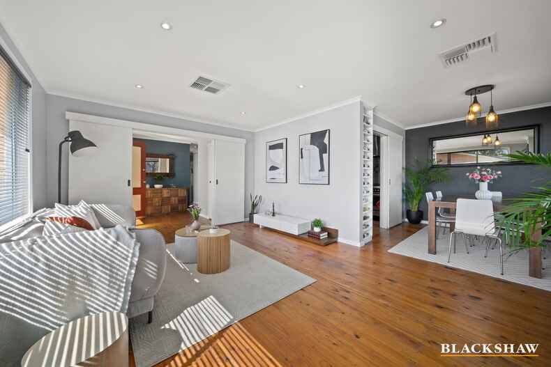 7 Lindrum Crescent Holt 7 Lindrum Crescent Holt