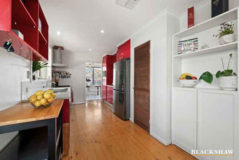 7 Lindrum Crescent Holt 7 Lindrum Crescent Holt