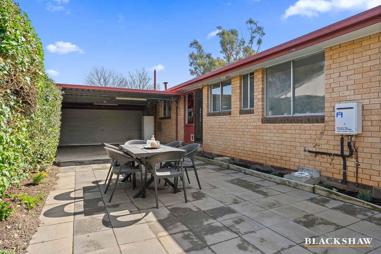 7 Lindrum Crescent Holt