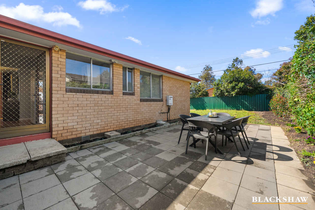 7 Lindrum Crescent Holt