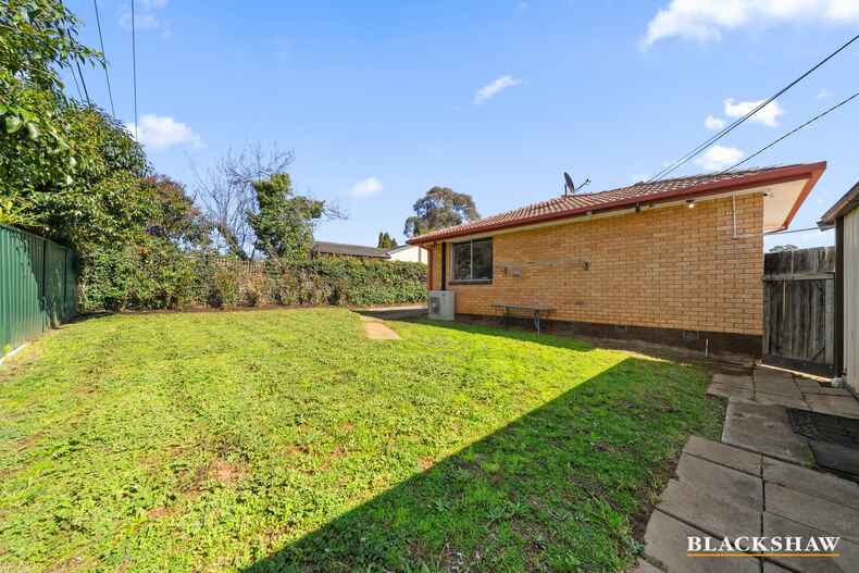 7 Lindrum Crescent Holt 7 Lindrum Crescent Holt