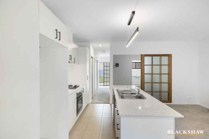 8/4 Ross Road Queanbeyan