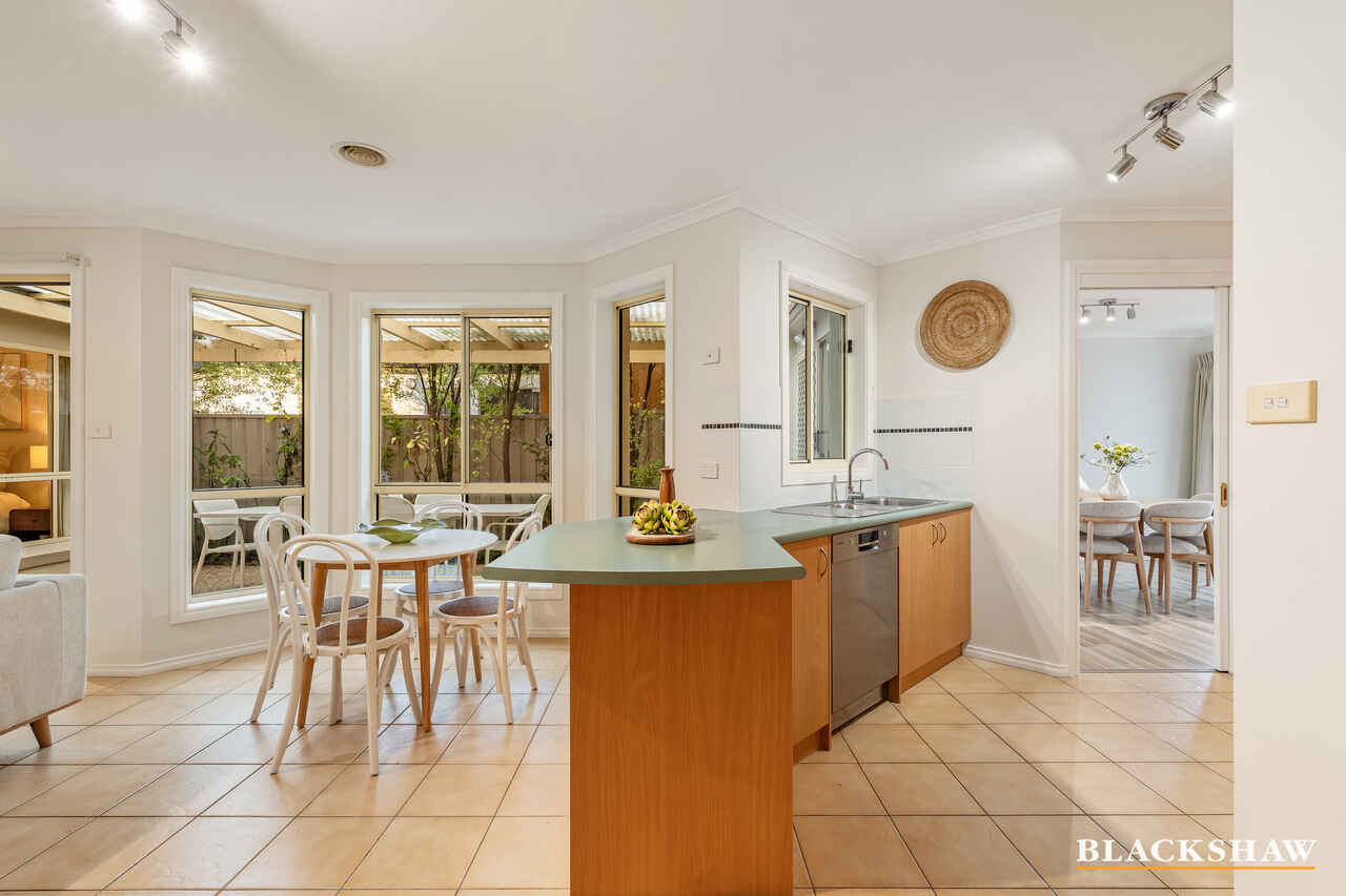 38 Bayside Court Jerrabomberra