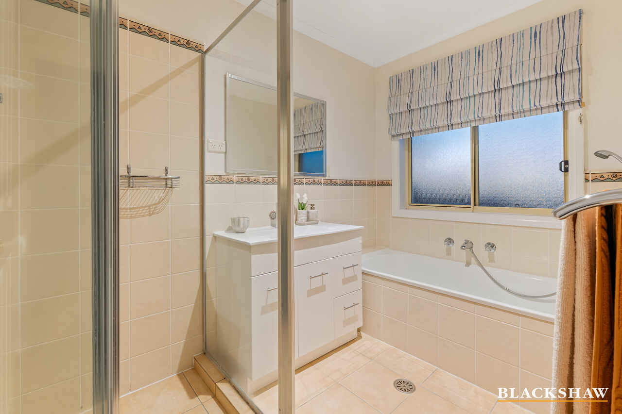 38 Bayside Court Jerrabomberra