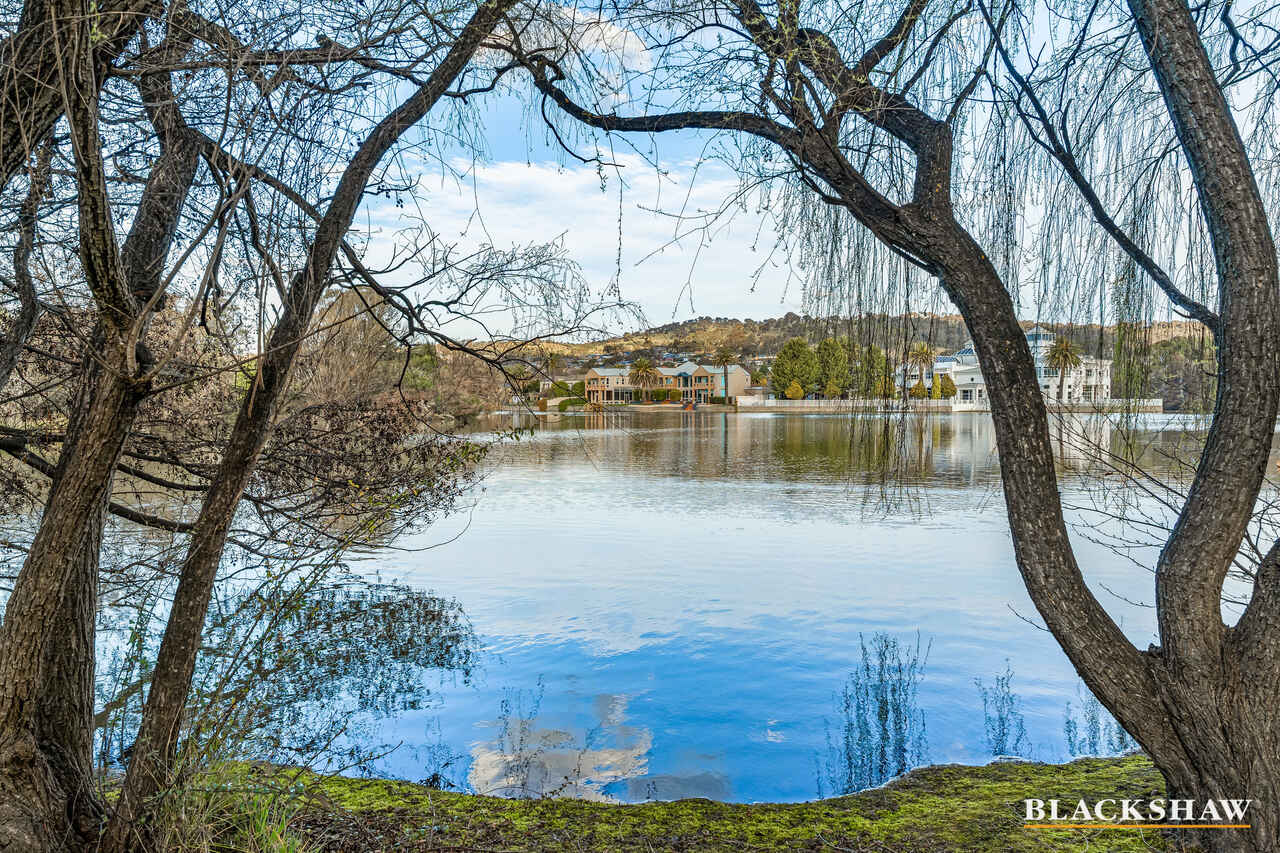 38 Bayside Court Jerrabomberra