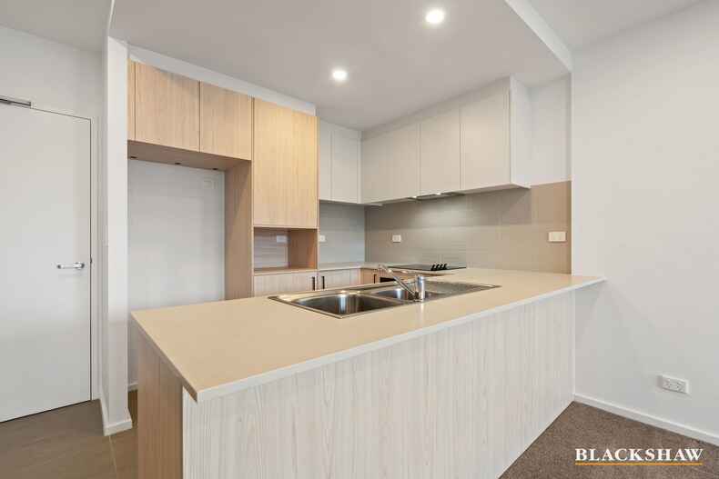 5/170 John Gorton Drive Coombs