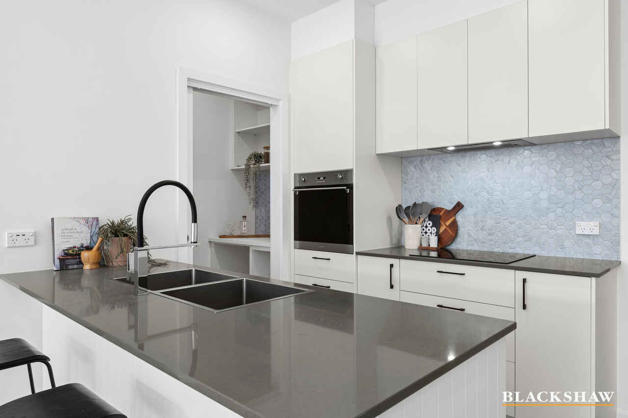 27/2 Eureka Way Denman Prospect