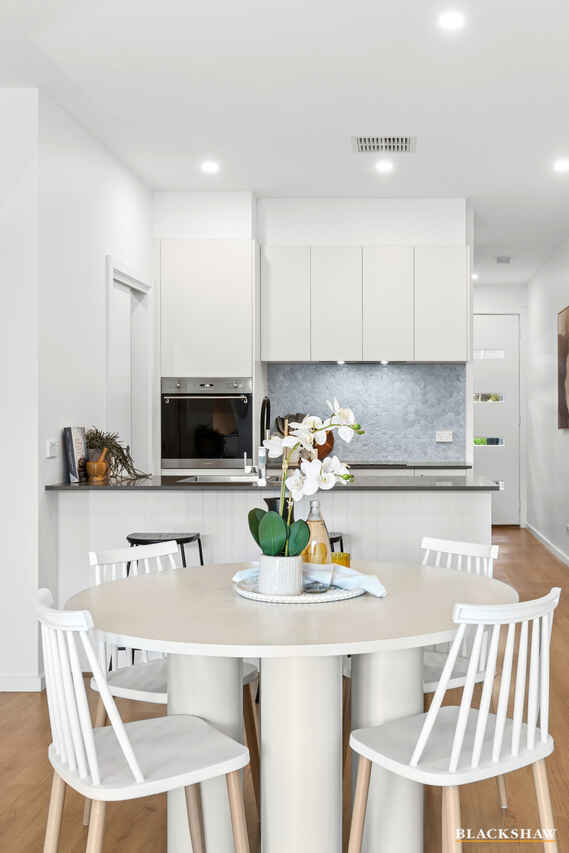 27/2 Eureka Way Denman Prospect