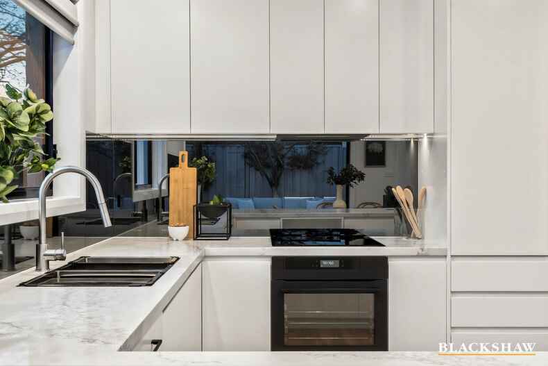 1/146 Kitchener Street Garran