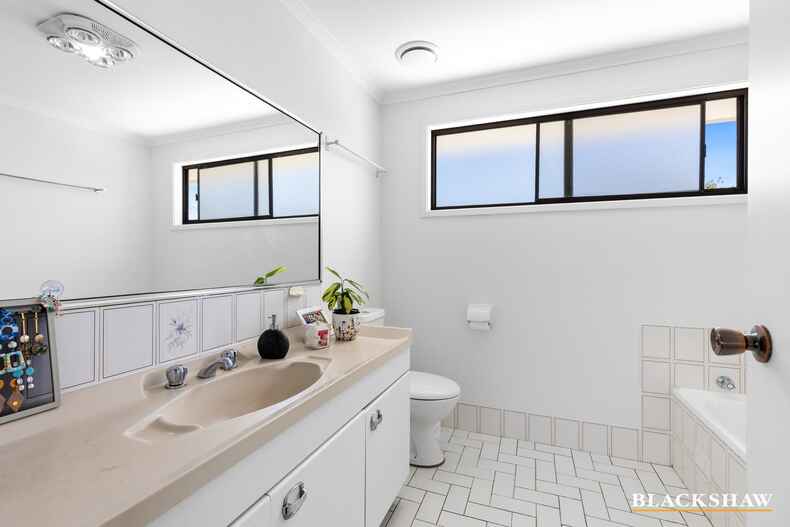 2 Moir Place Broulee