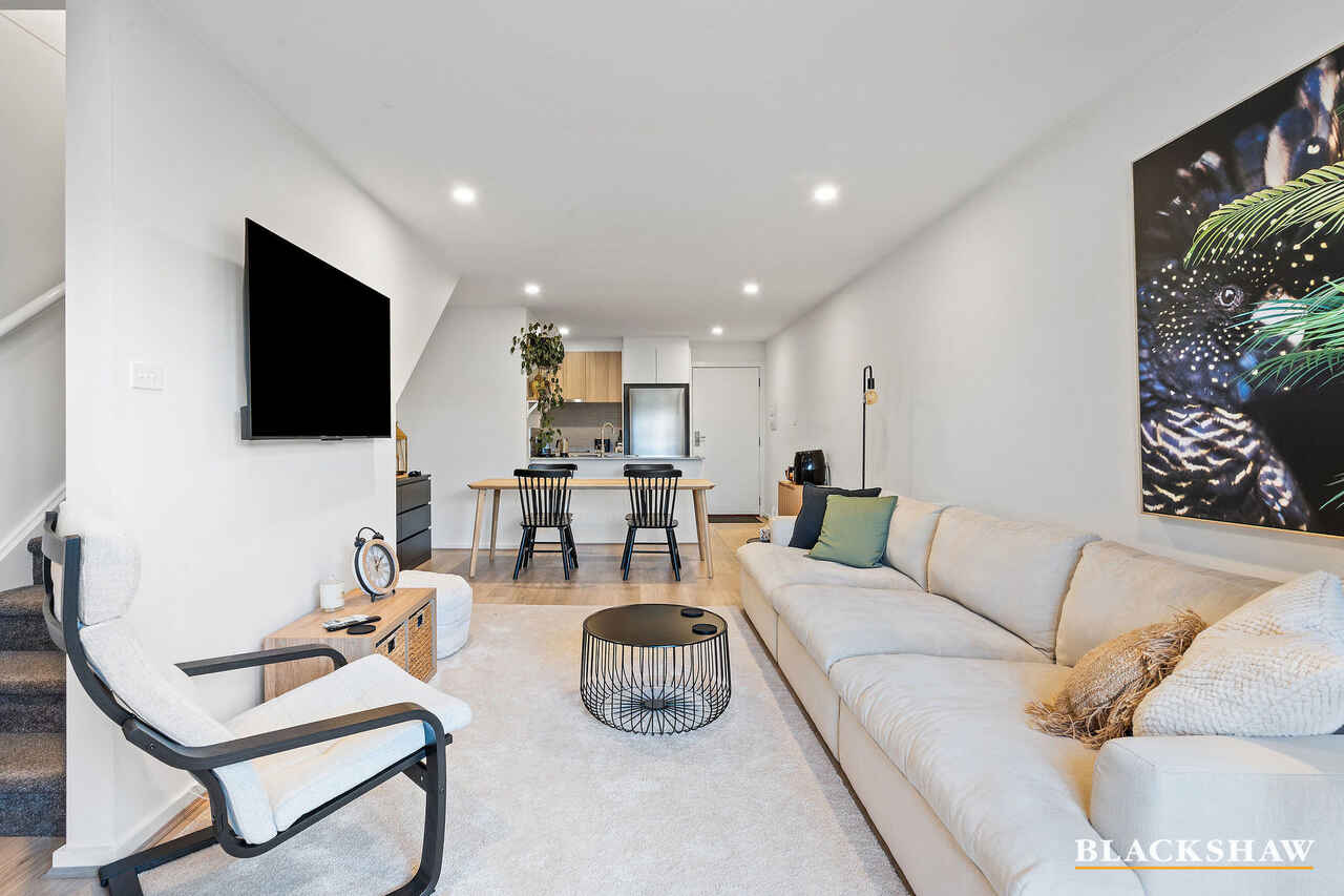 33/40 Pearlman Street Coombs