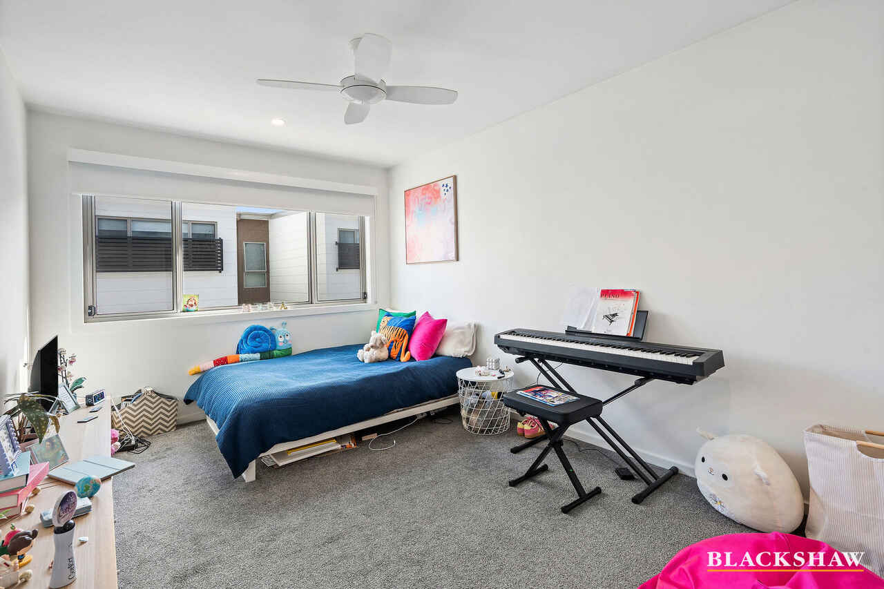 33/40 Pearlman Street Coombs