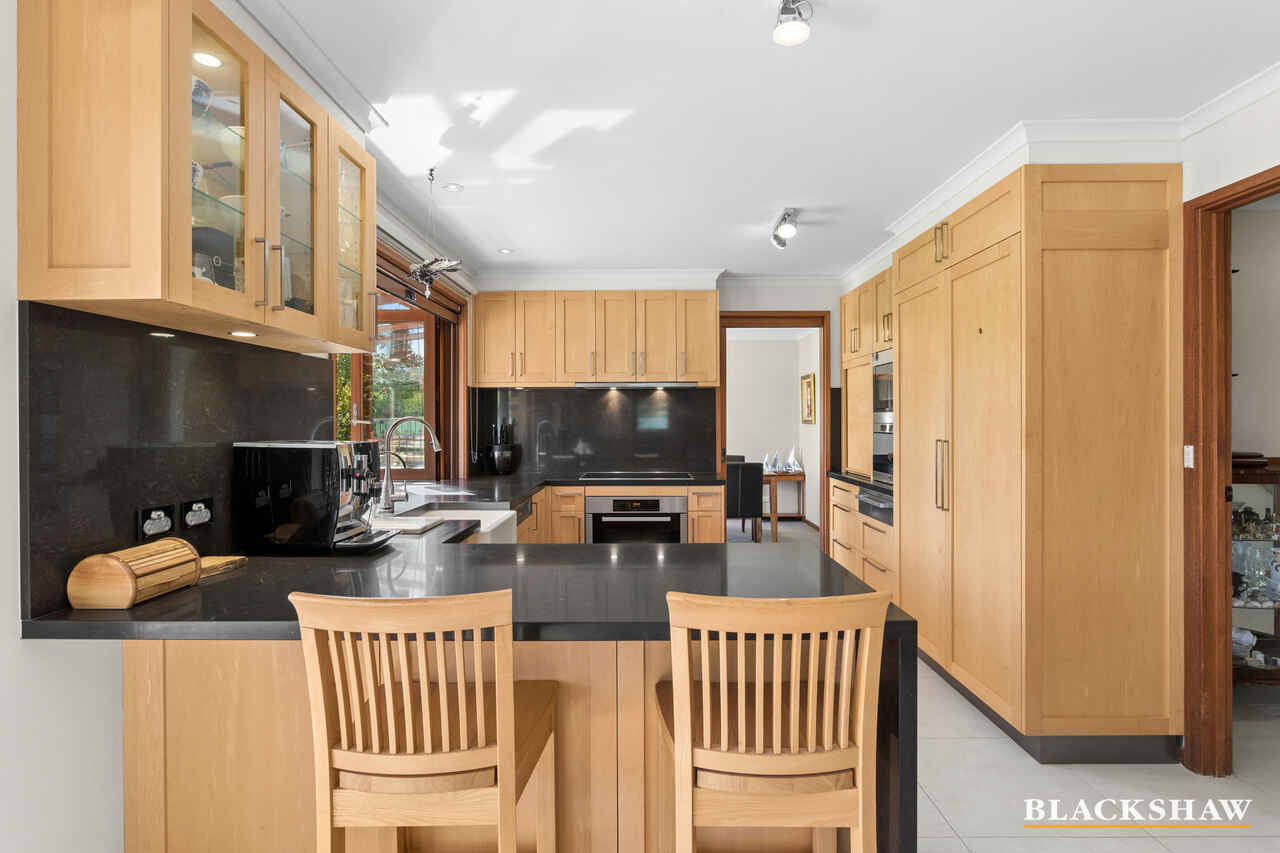 10 Buzacott Place Mckellar