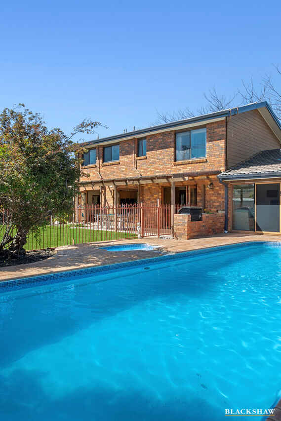 10 Buzacott Place Mckellar