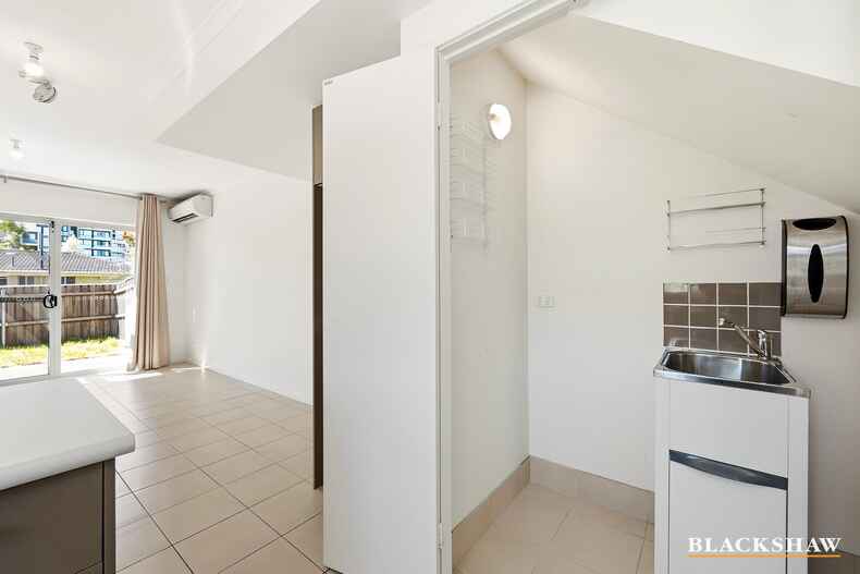 5/4 Taroona Place Lyons