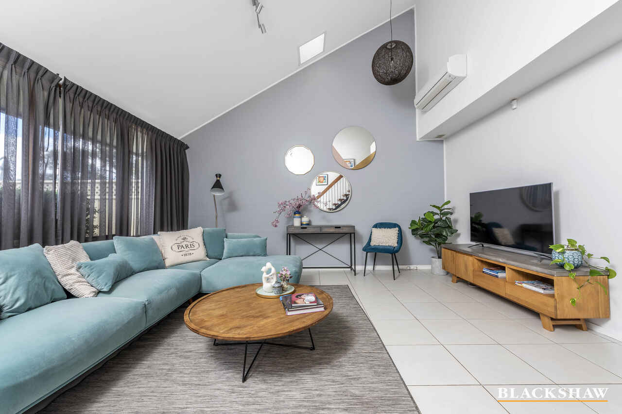 18 MacLachlan Street Holder