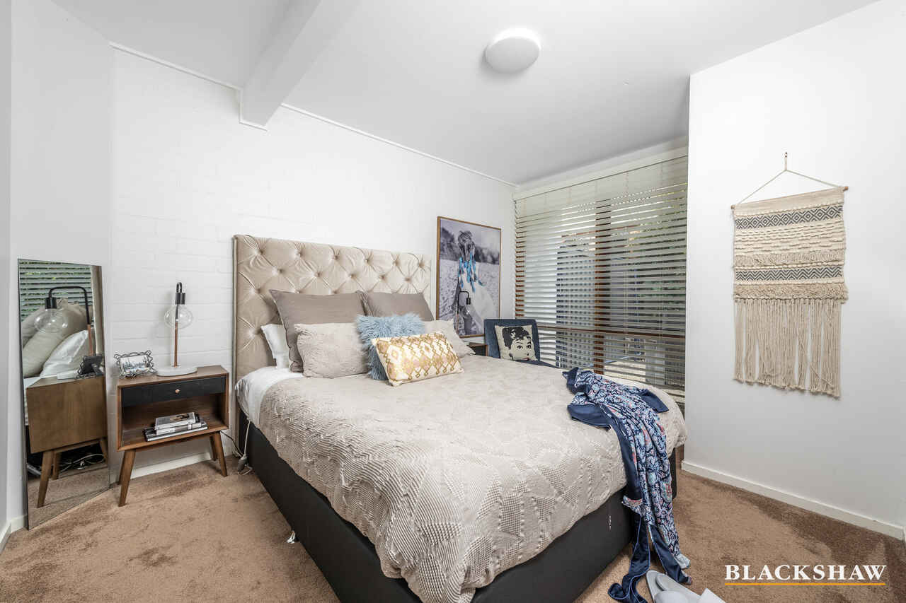 18 MacLachlan Street Holder