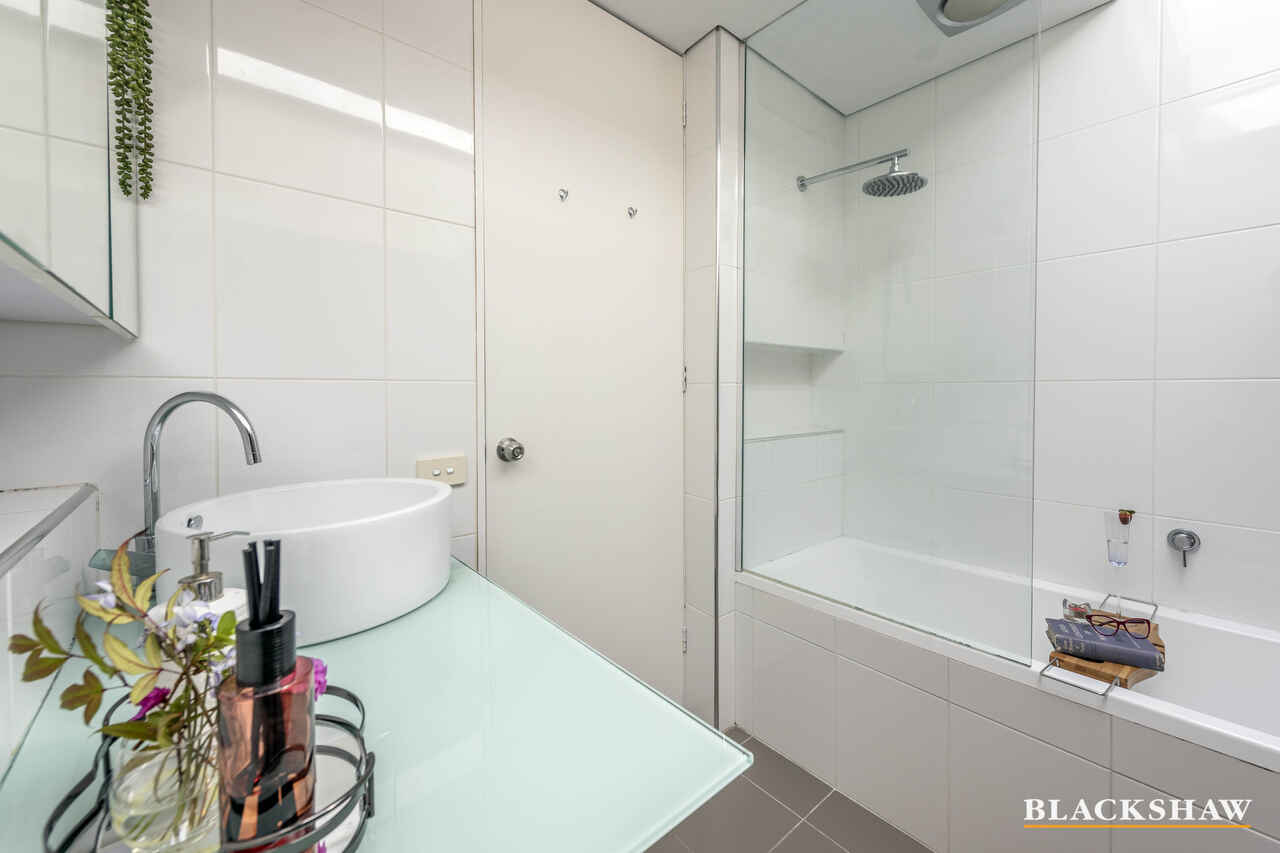 18 MacLachlan Street Holder