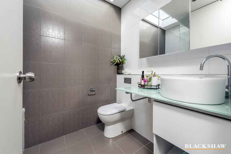 18 MacLachlan Street Holder 18 MacLachlan Street Holder