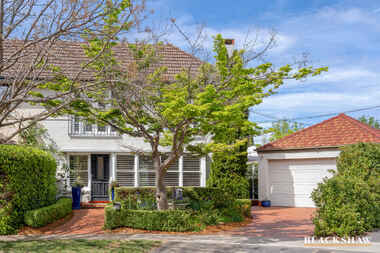 10 Strahan Row Yarralumla 10 Strahan Row Yarralumla