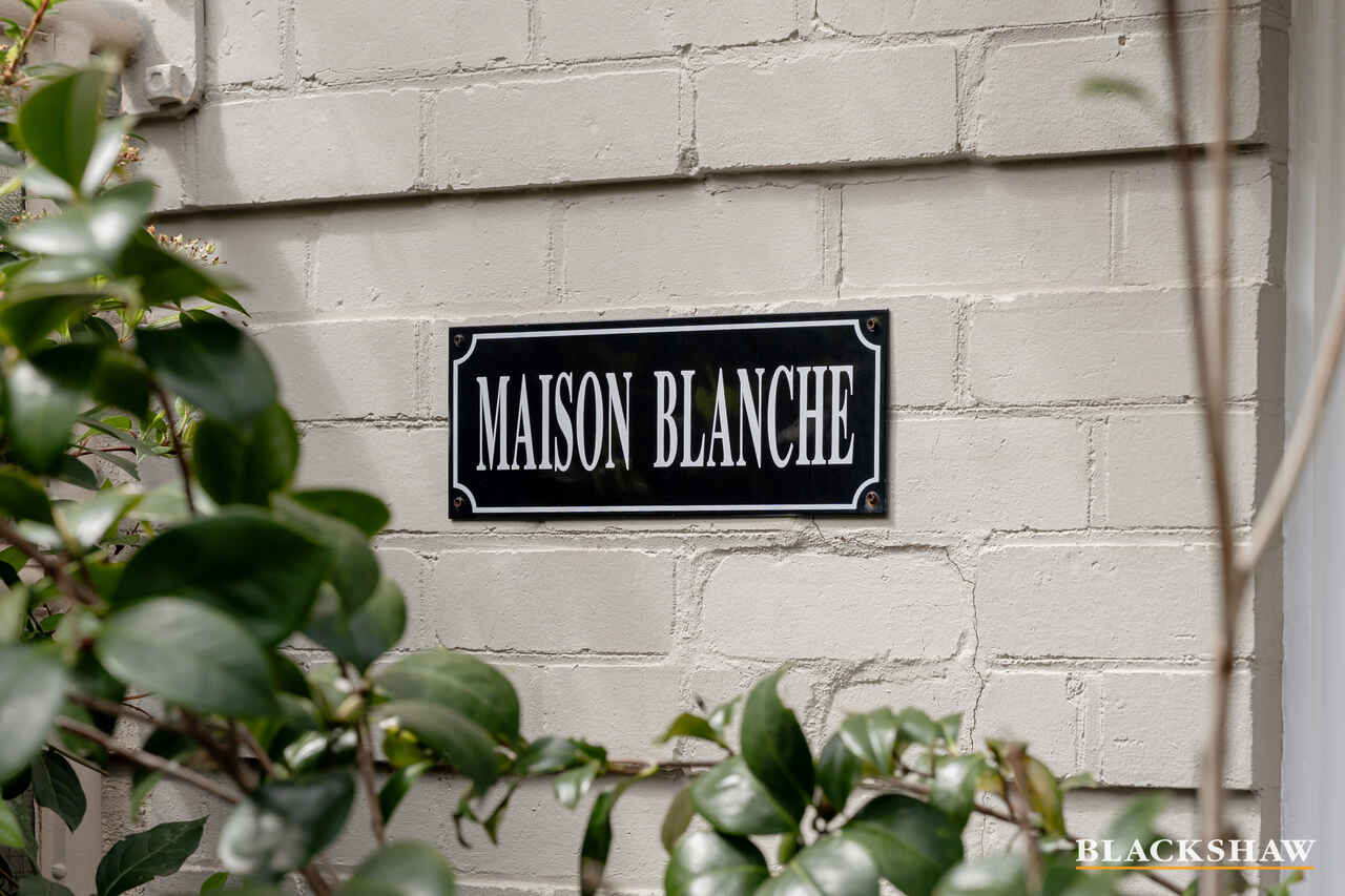 10 Strahan Row Yarralumla