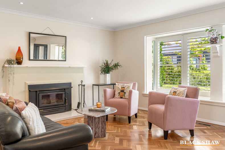 10 Strahan Row Yarralumla 10 Strahan Row Yarralumla
