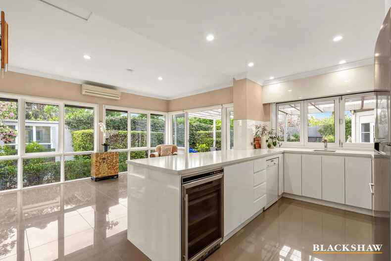 10 Strahan Row Yarralumla 10 Strahan Row Yarralumla