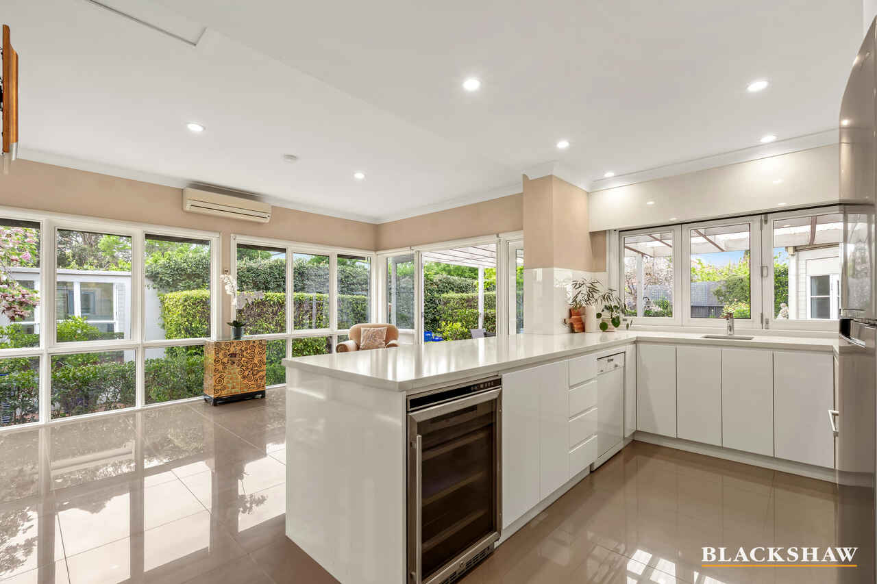 10 Strahan Row Yarralumla