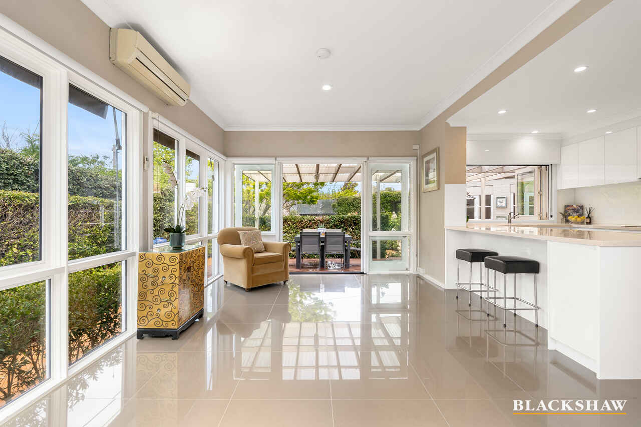 10 Strahan Row Yarralumla