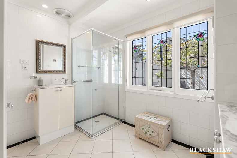 10 Strahan Row Yarralumla 10 Strahan Row Yarralumla