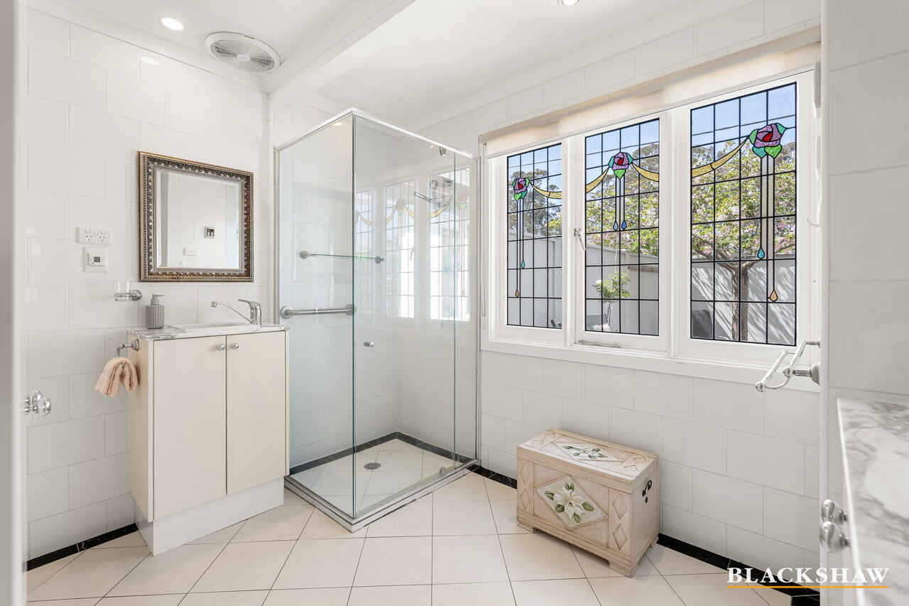 10 Strahan Row Yarralumla