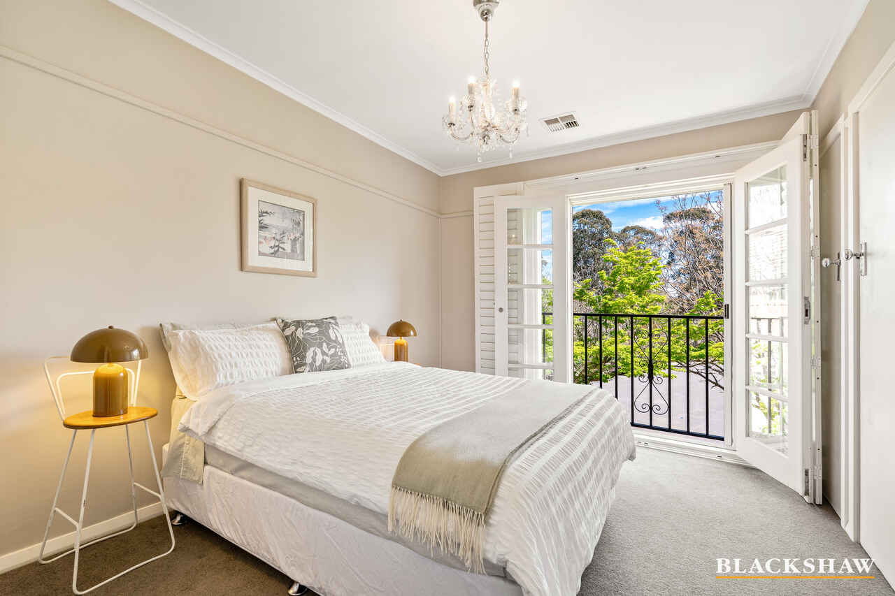 10 Strahan Row Yarralumla