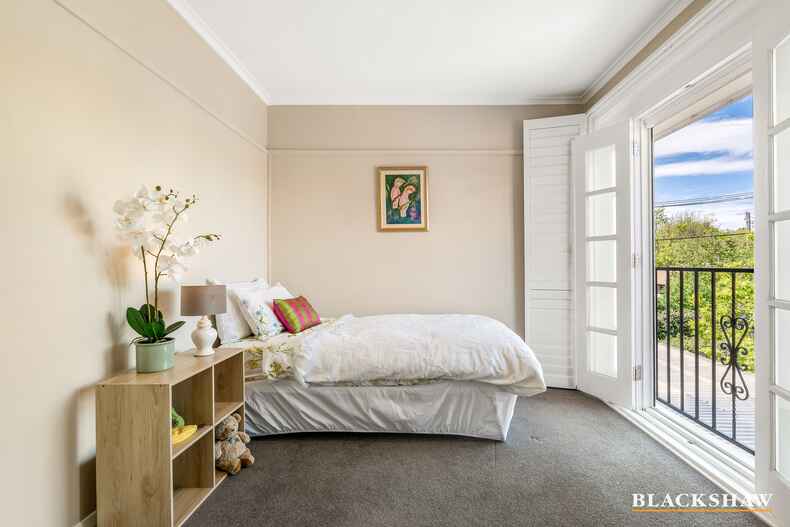 10 Strahan Row Yarralumla 10 Strahan Row Yarralumla