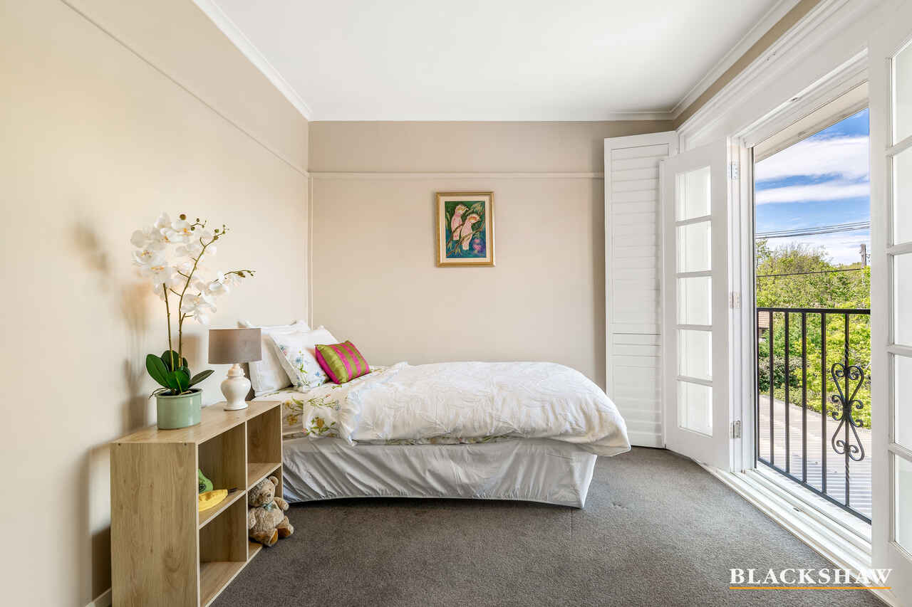 10 Strahan Row Yarralumla