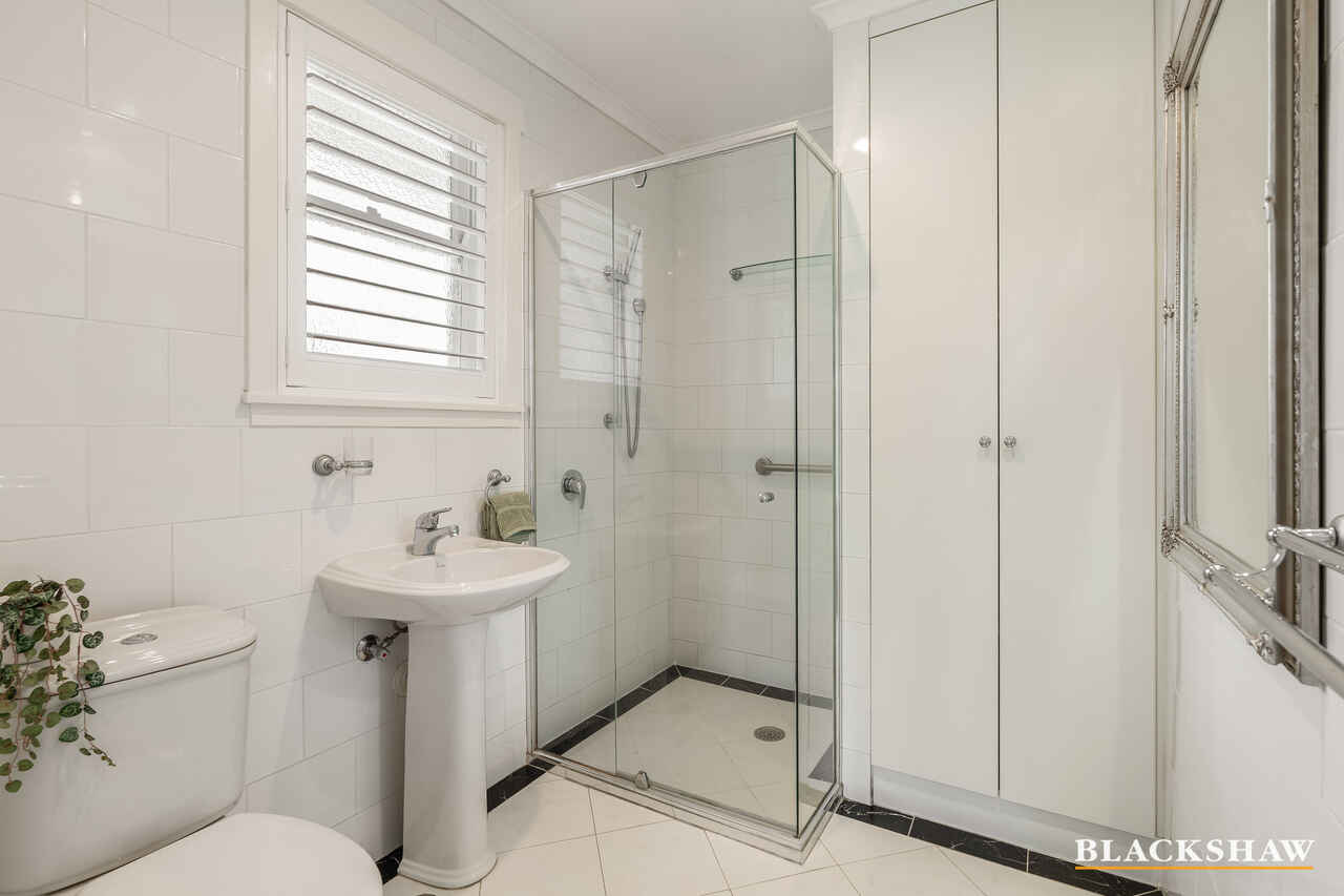 10 Strahan Row Yarralumla