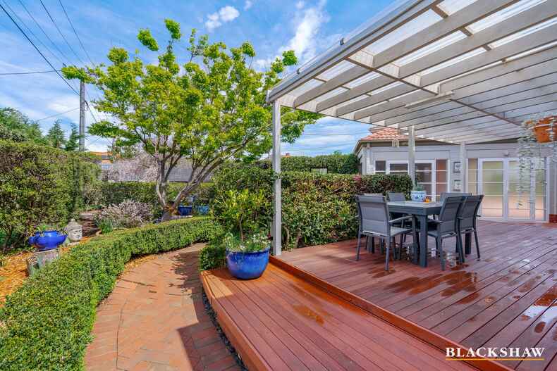 10 Strahan Row Yarralumla 10 Strahan Row Yarralumla